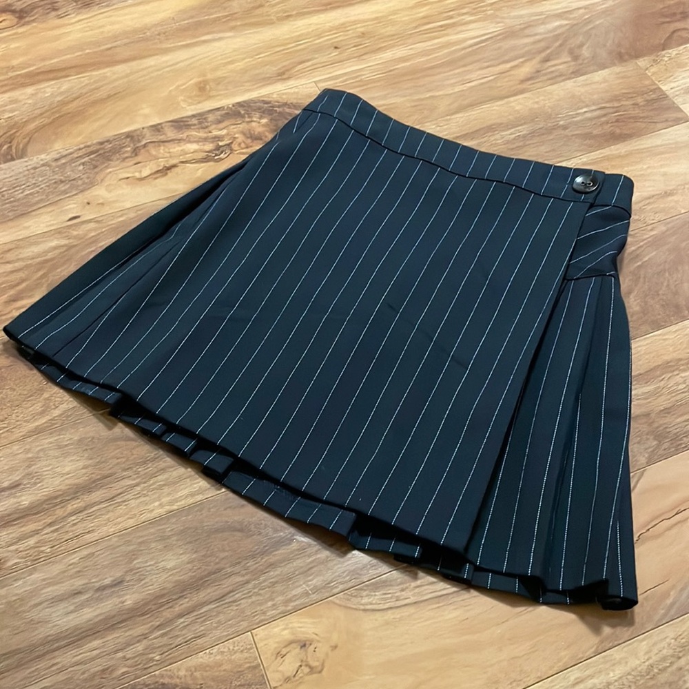 Urban Outfitters Black and White Pinstripe Tennis Skirt XS